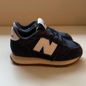 NWOT New Balance Toddler'Navy and White Sneakers